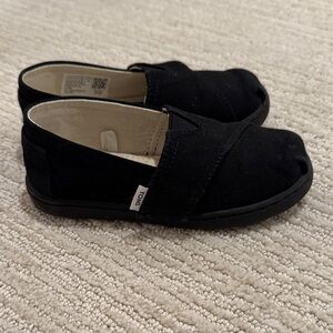 TOMS unisex Kids Black Moccasin Shoes